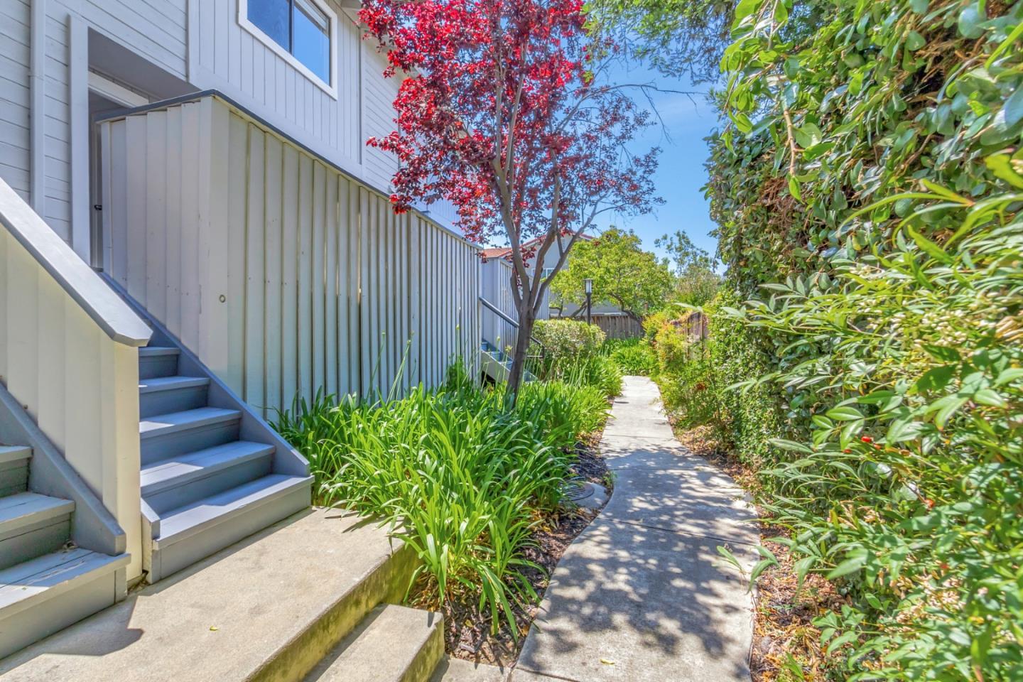 Detail Gallery Image 2 of 41 For 155 Monte Villa Ct, Campbell,  CA 95008 - 2 Beds | 2/1 Baths
