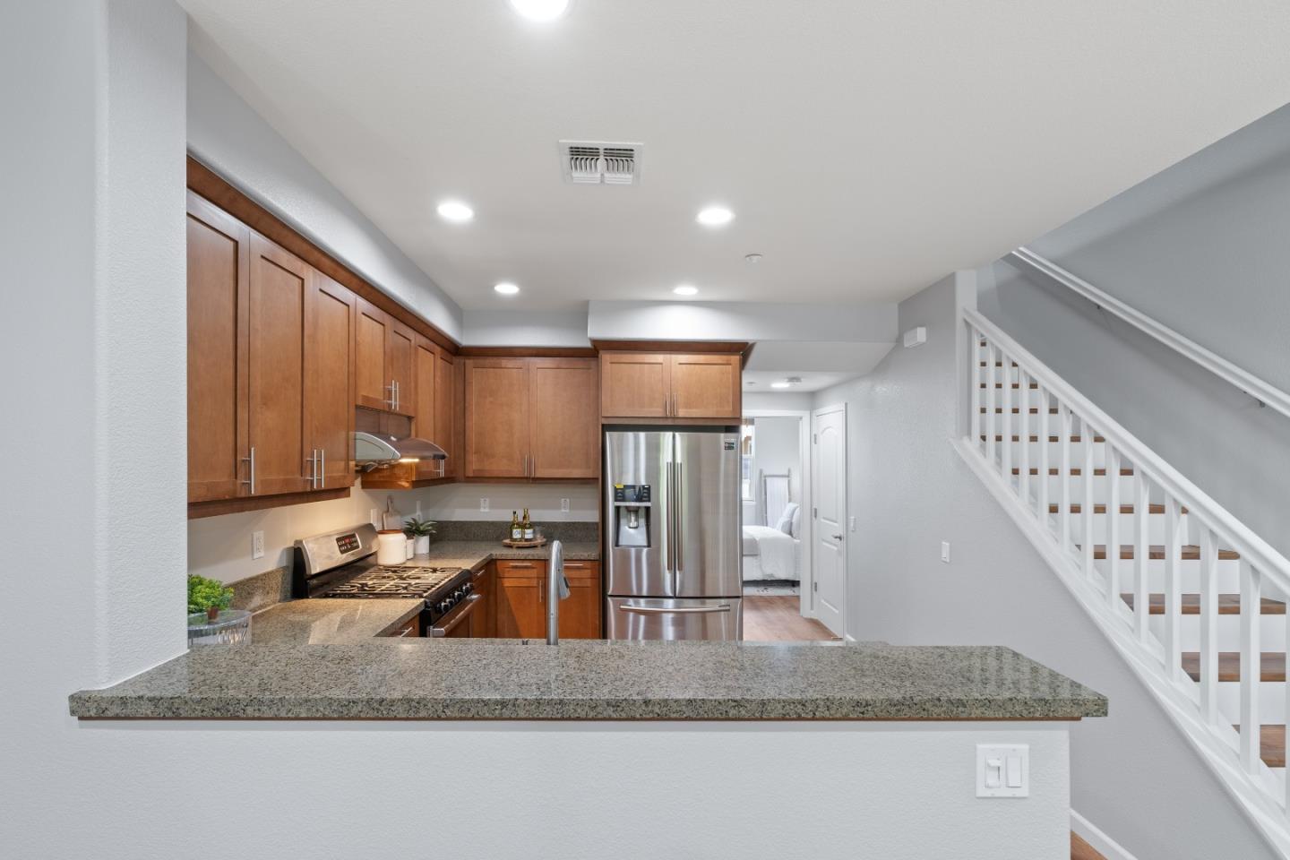 Detail Gallery Image 13 of 51 For 708 Grandview Ter, San Jose,  CA 95133 - 3 Beds | 3 Baths