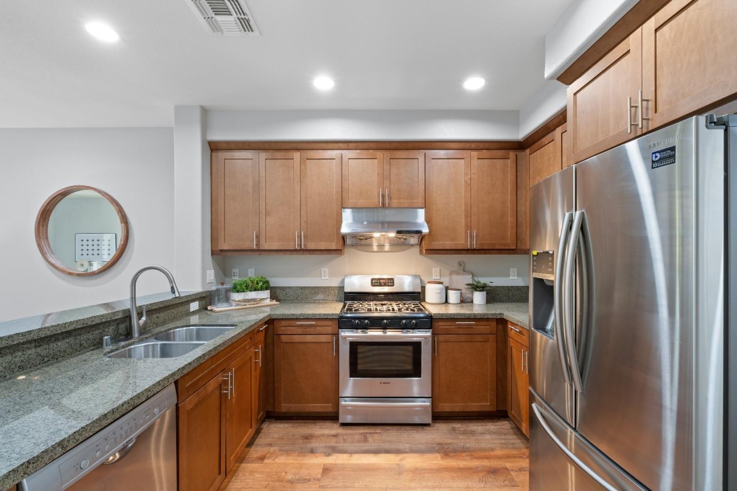 Detail Gallery Image 15 of 51 For 708 Grandview Ter, San Jose,  CA 95133 - 3 Beds | 3 Baths