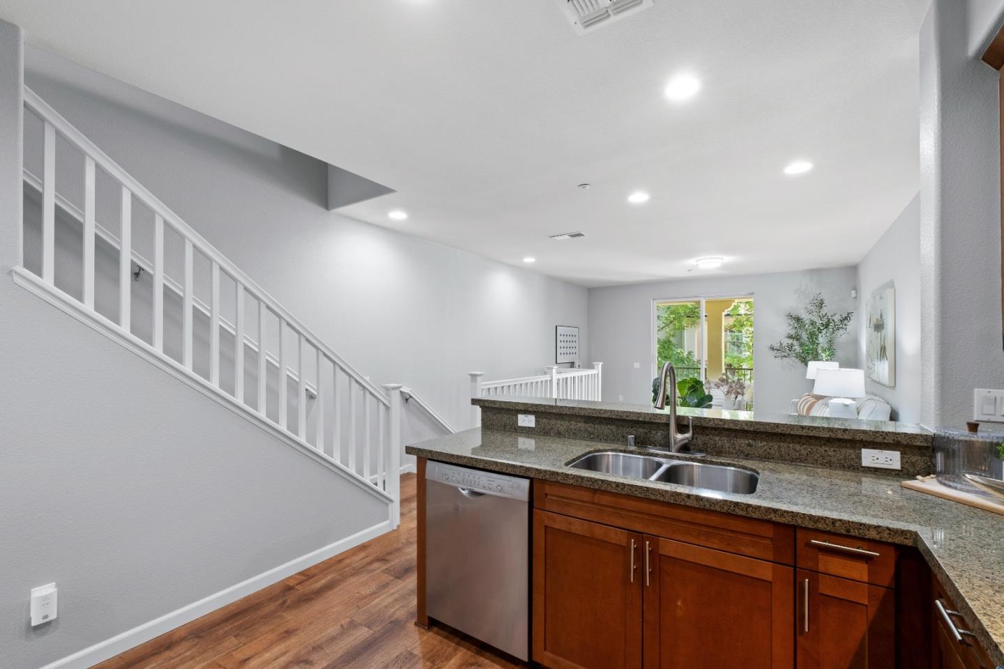 Detail Gallery Image 17 of 51 For 708 Grandview Ter, San Jose,  CA 95133 - 3 Beds | 3 Baths