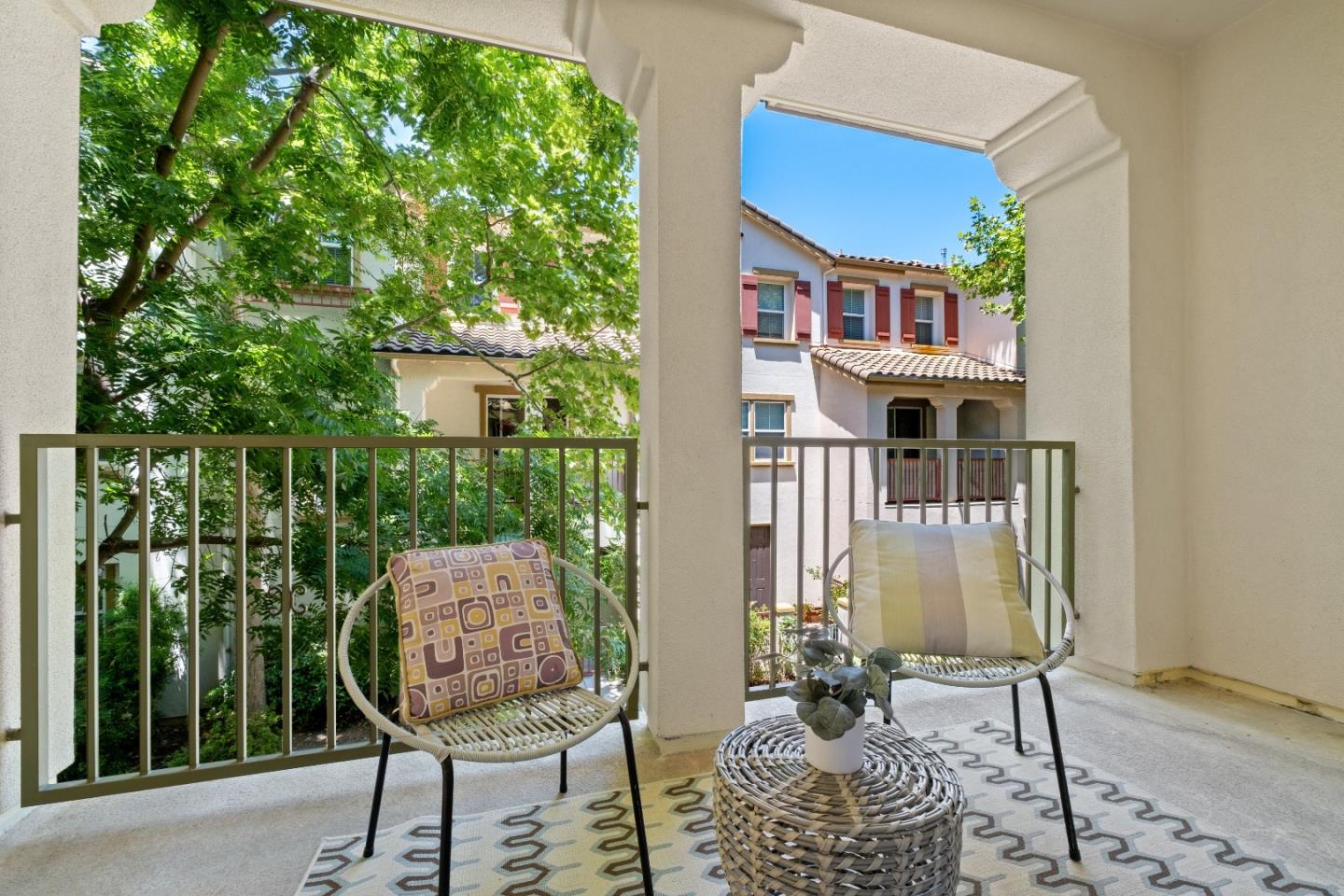 Detail Gallery Image 5 of 51 For 708 Grandview Ter, San Jose,  CA 95133 - 3 Beds | 3 Baths