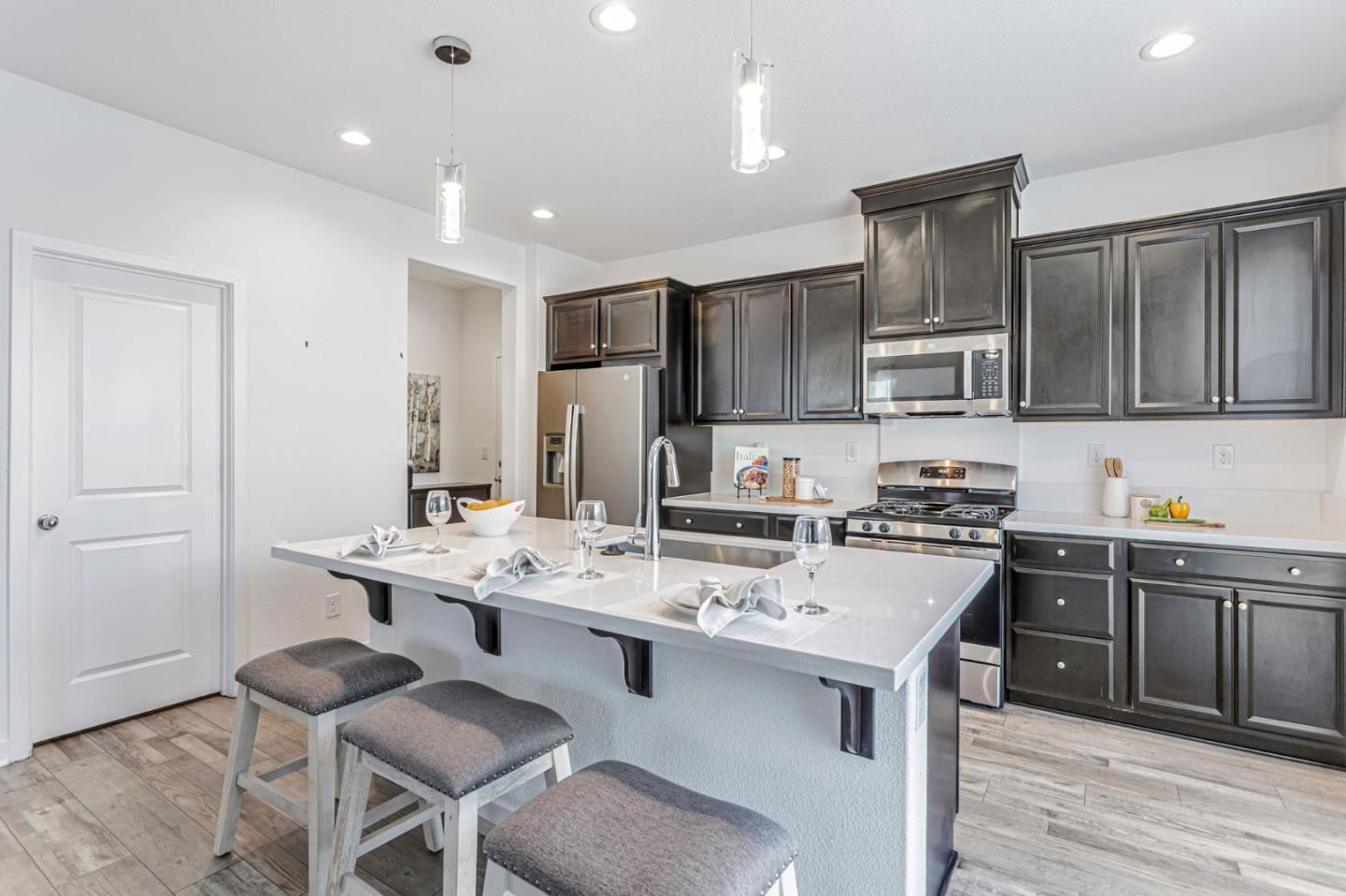 Detail Gallery Image 10 of 40 For 536 Datura Dr, Vacaville,  CA 95687 - 4 Beds | 3 Baths