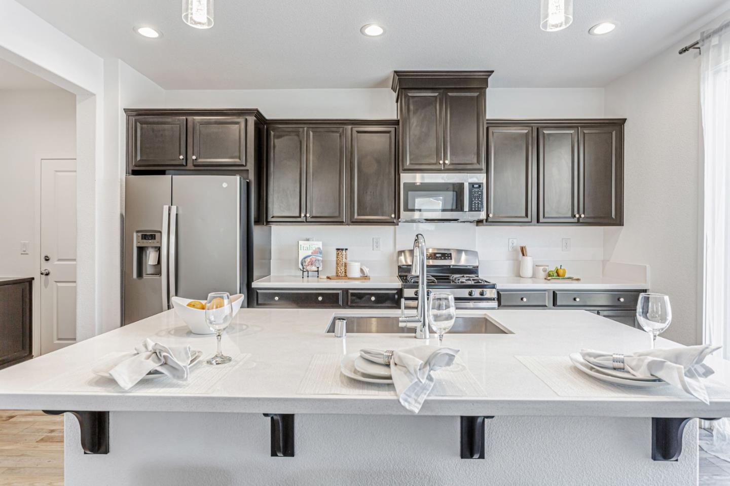 Detail Gallery Image 12 of 40 For 536 Datura Dr, Vacaville,  CA 95687 - 4 Beds | 3 Baths