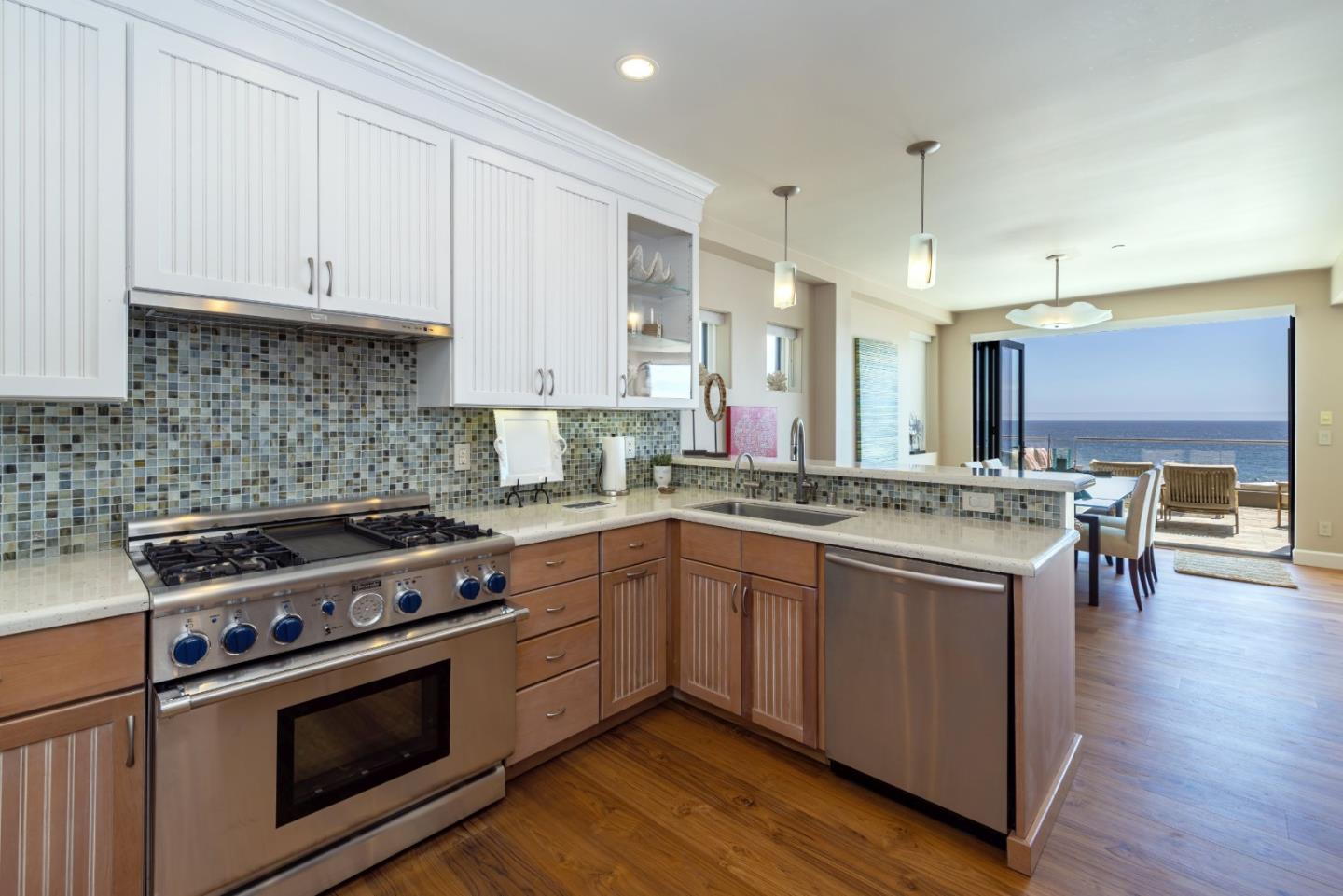 Detail Gallery Image 11 of 55 For 643 Beach Dr, Aptos,  CA 95003 - 3 Beds | 3/1 Baths