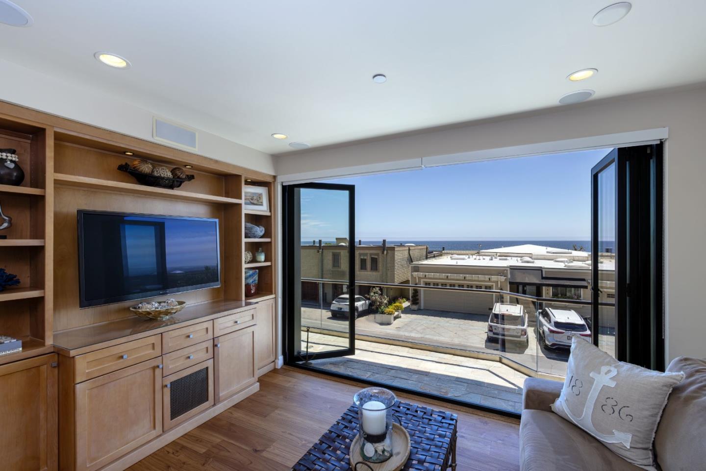 Detail Gallery Image 18 of 55 For 643 Beach Dr, Aptos,  CA 95003 - 3 Beds | 3/1 Baths