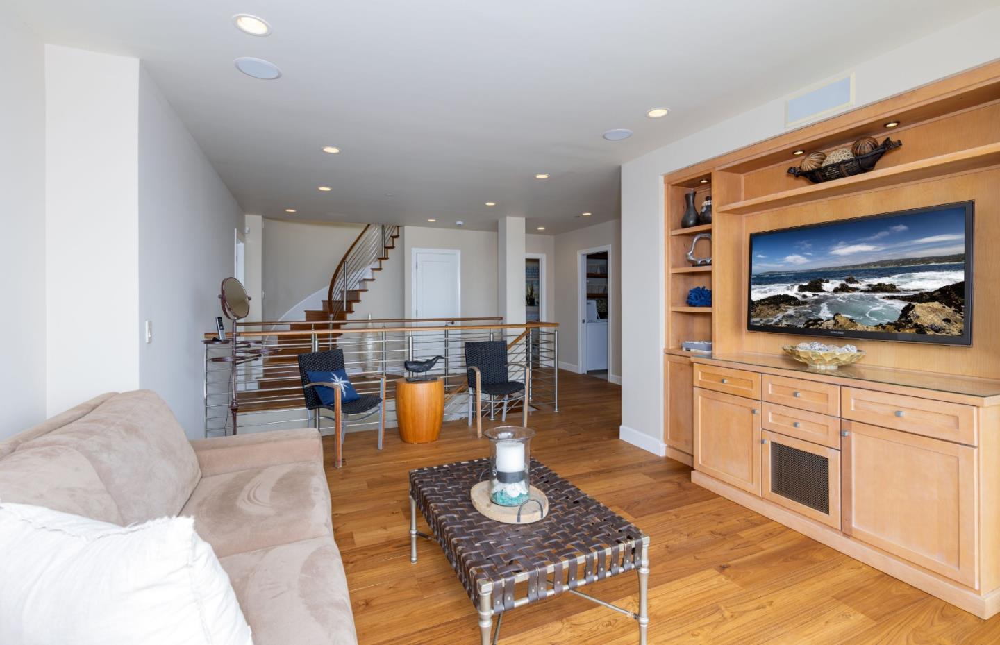 Detail Gallery Image 26 of 55 For 643 Beach Dr, Aptos,  CA 95003 - 3 Beds | 3/1 Baths