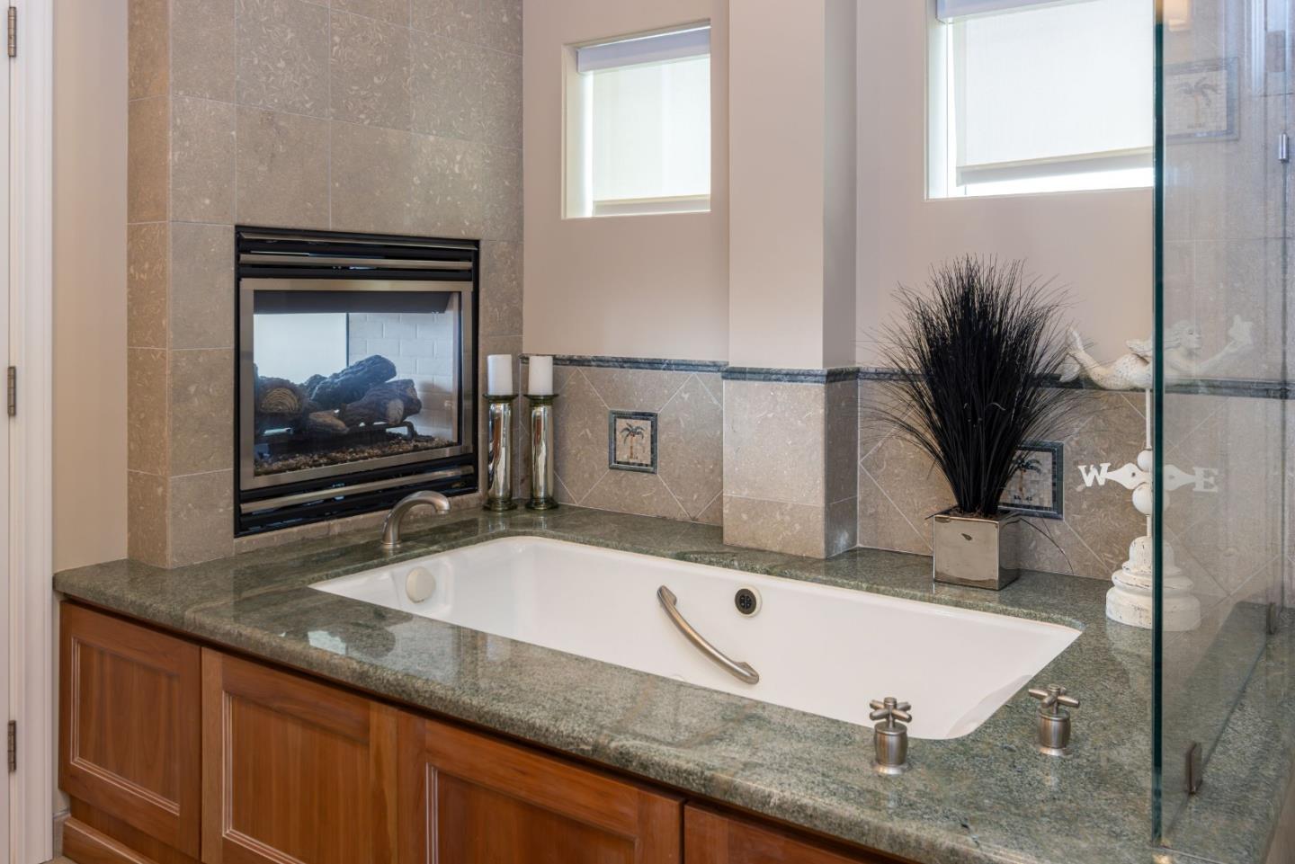 Detail Gallery Image 33 of 55 For 643 Beach Dr, Aptos,  CA 95003 - 3 Beds | 3/1 Baths
