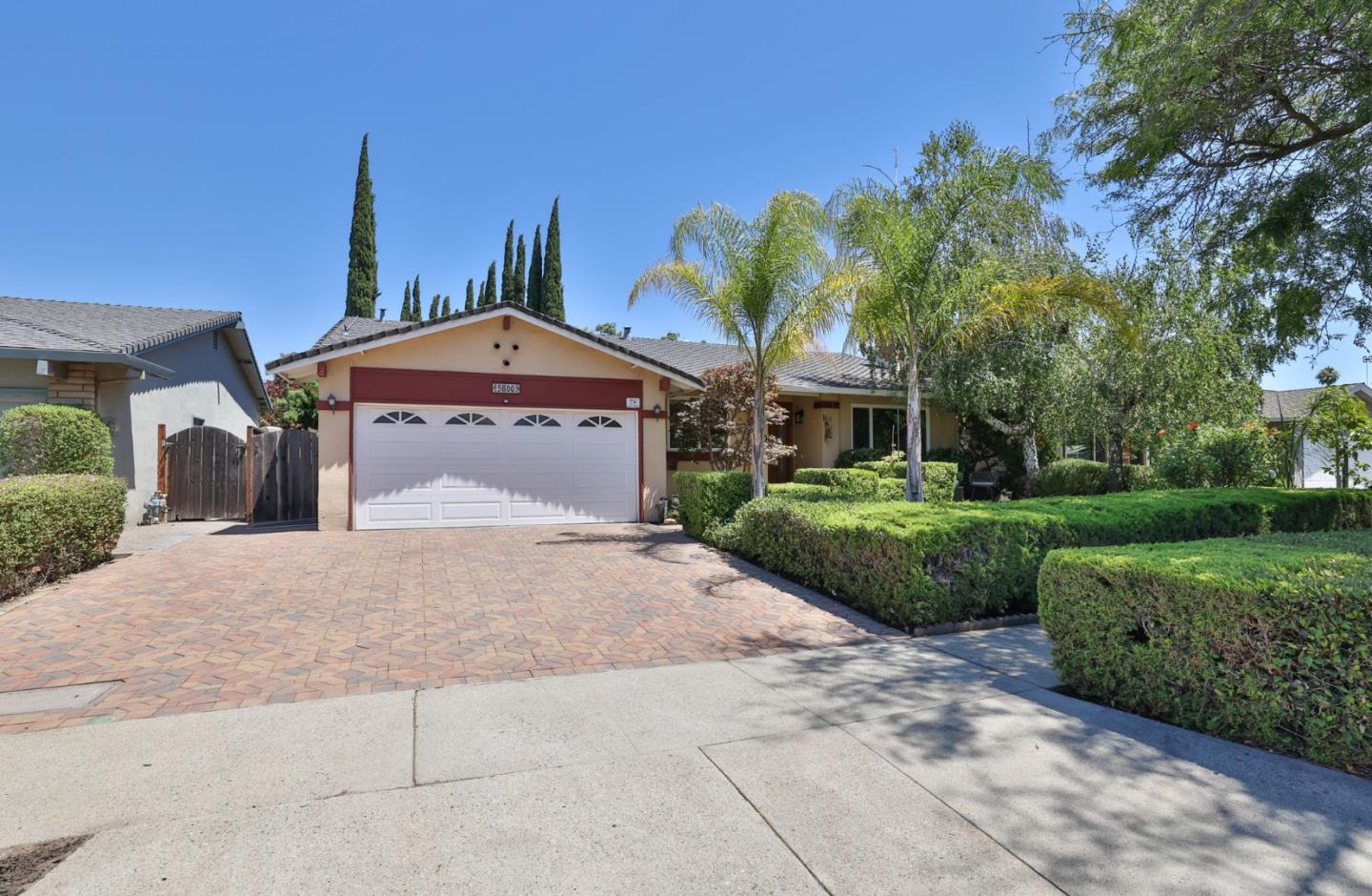 Detail Gallery Image 2 of 26 For 5860 Allen Ave, San Jose,  CA 95123 - 4 Beds | 2 Baths