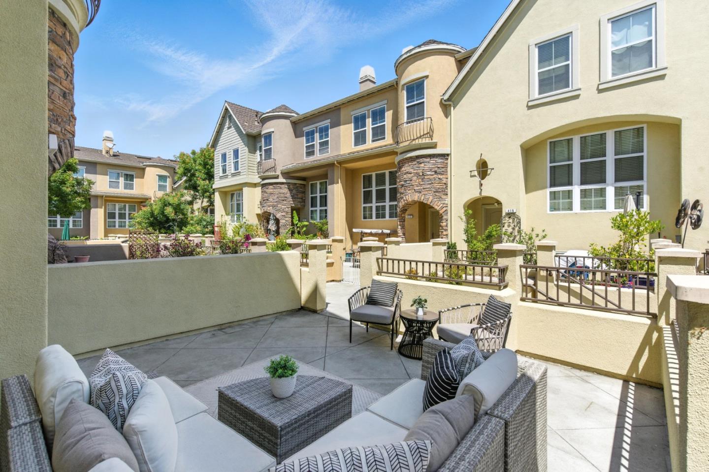 Detail Gallery Image 8 of 51 For 407 Timor Ter, Sunnyvale,  CA 94089 - 3 Beds | 2/1 Baths