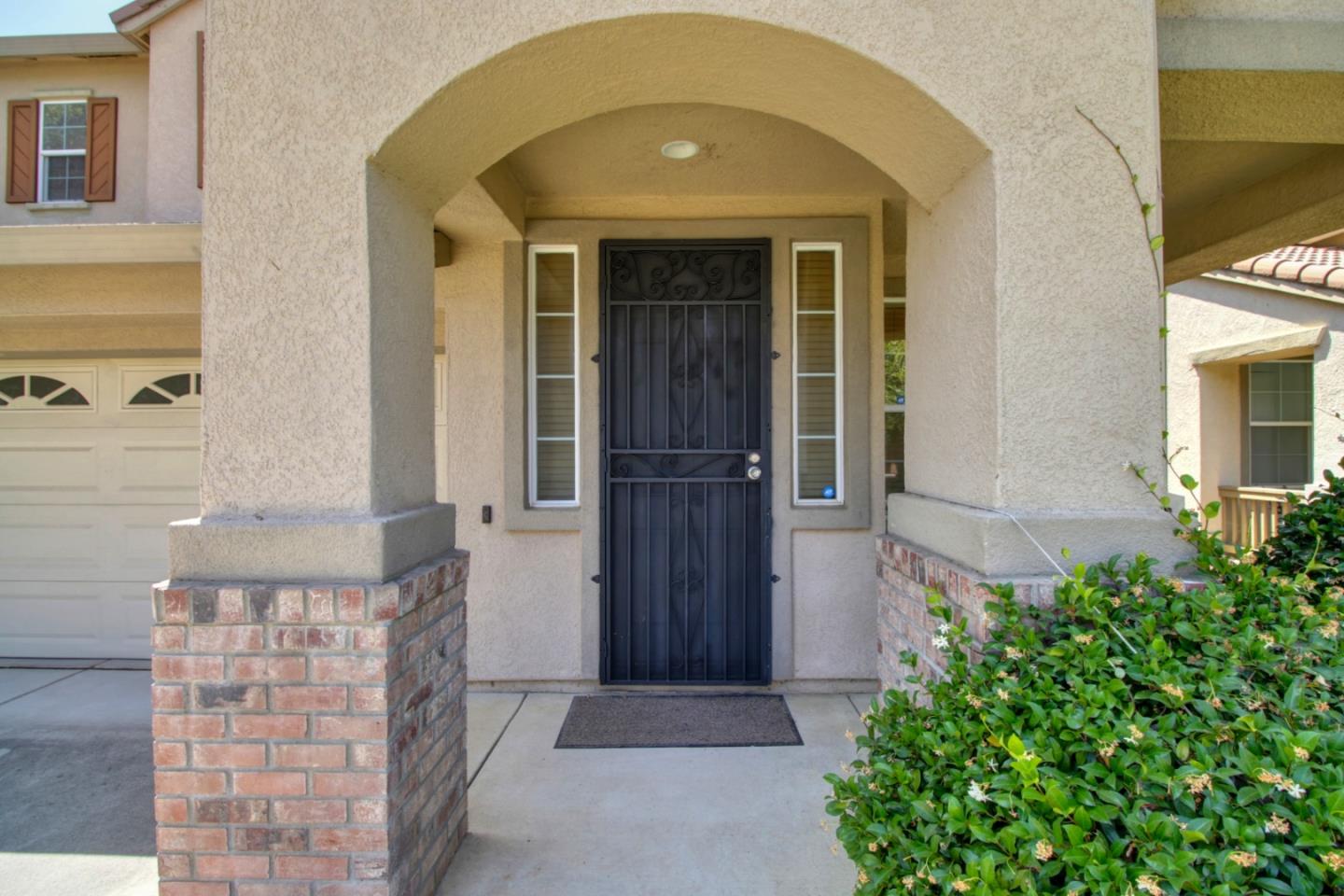 Detail Gallery Image 2 of 32 For 6324 Jefjen Way, Elk Grove,  CA 95757 - 5 Beds | 3 Baths