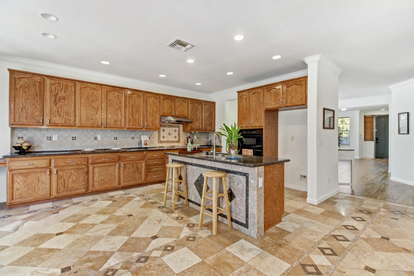 Detail Gallery Image 8 of 32 For 6324 Jefjen Way, Elk Grove,  CA 95757 - 5 Beds | 3 Baths