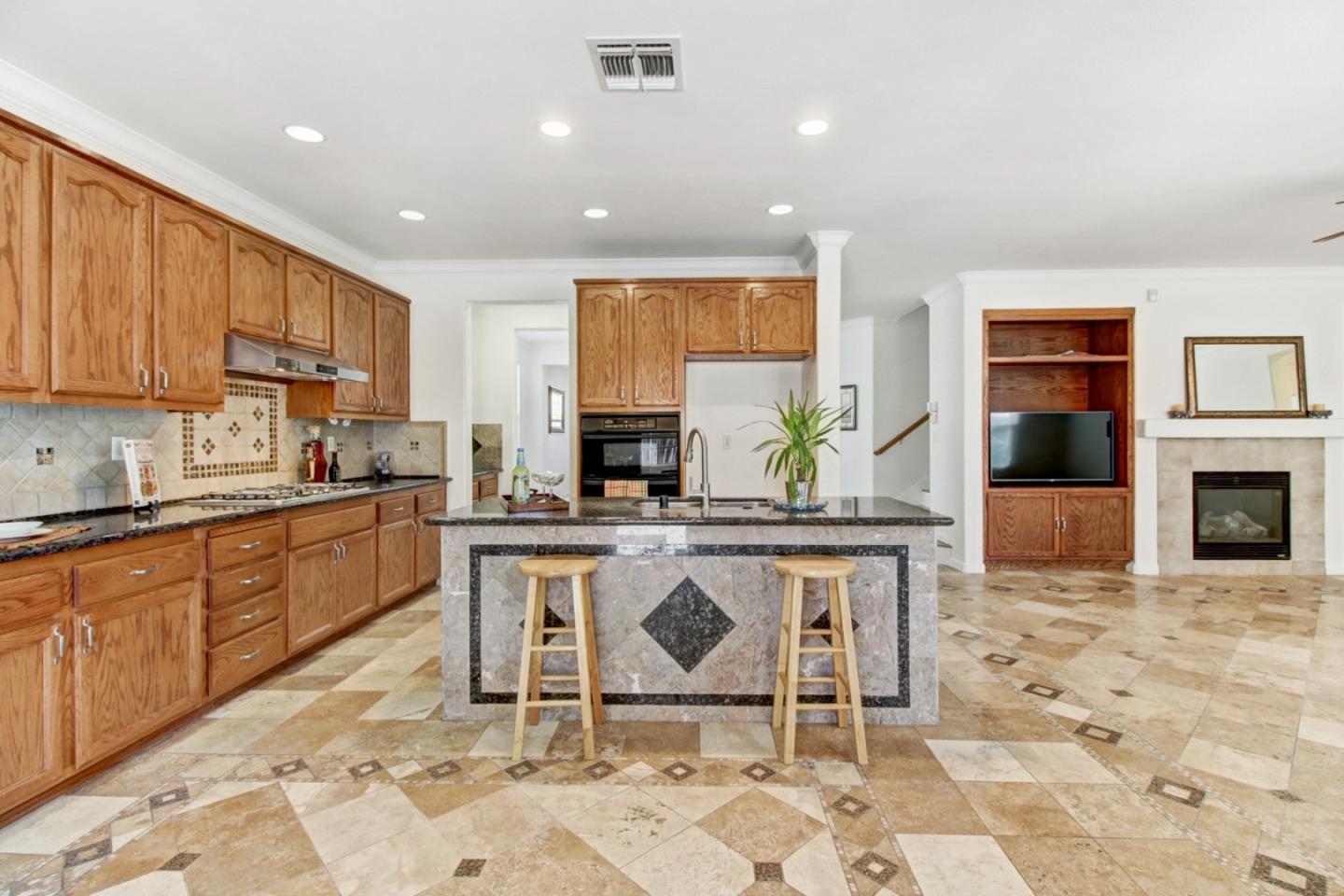 Detail Gallery Image 9 of 32 For 6324 Jefjen Way, Elk Grove,  CA 95757 - 5 Beds | 3 Baths
