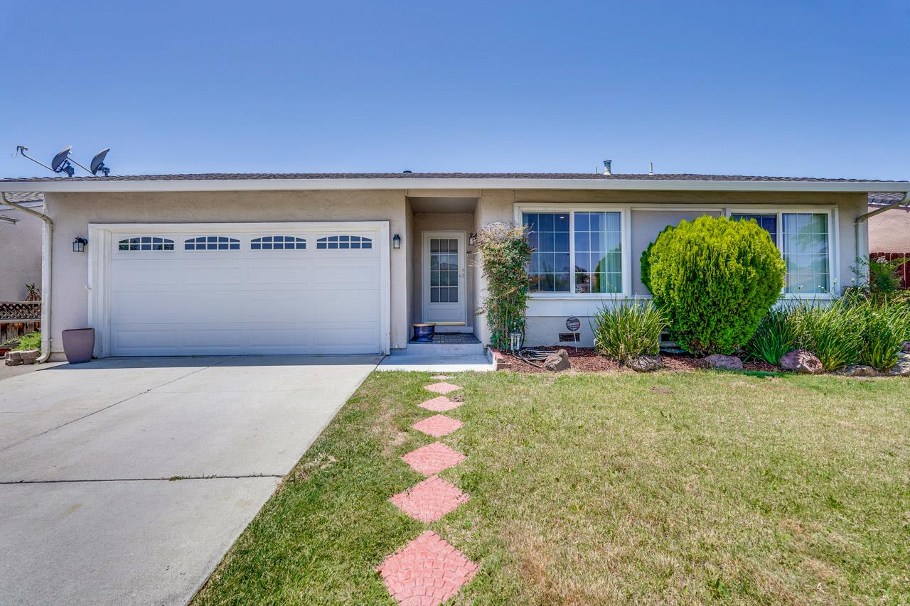 Detail Gallery Image 1 of 32 For 5179 Pebbletree Ct, San Jose,  CA 95111 - 3 Beds | 2 Baths