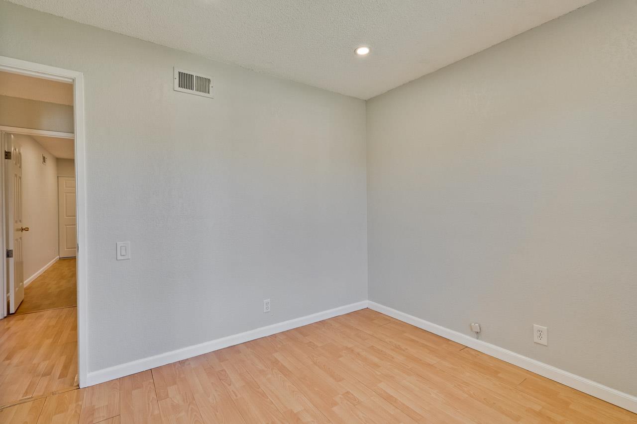 Detail Gallery Image 10 of 32 For 5179 Pebbletree Ct, San Jose,  CA 95111 - 3 Beds | 2 Baths