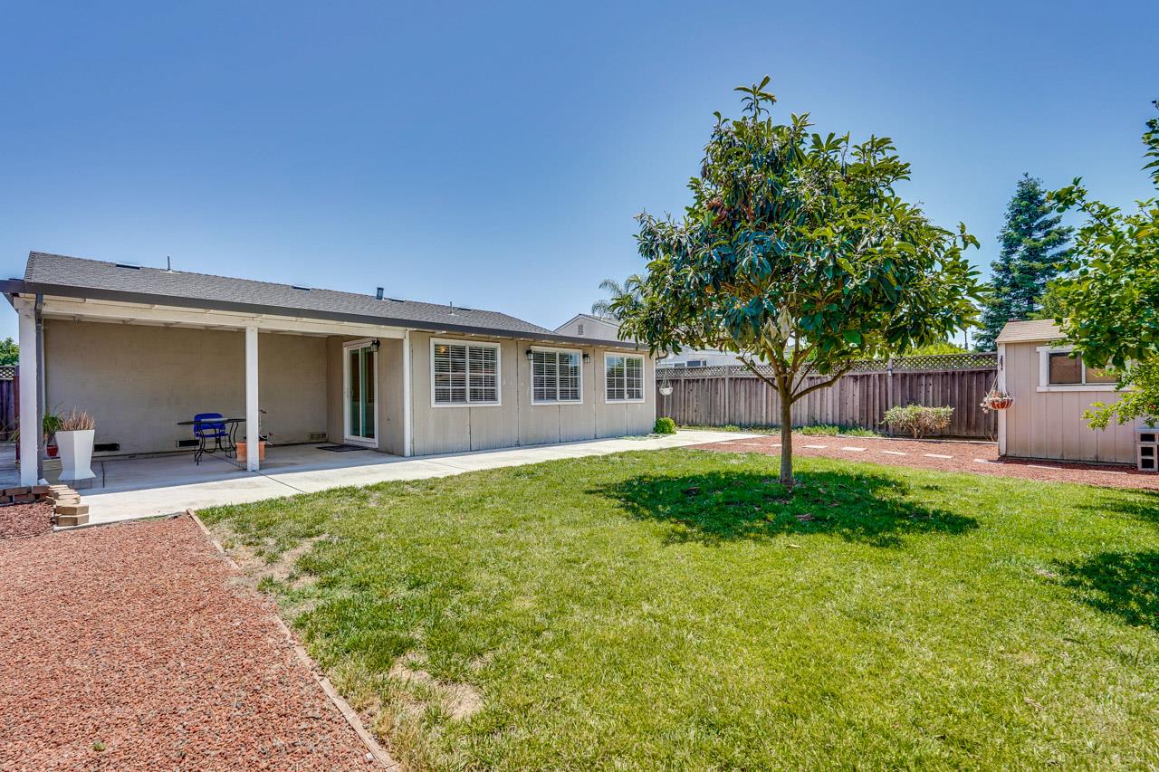 Detail Gallery Image 4 of 32 For 5179 Pebbletree Ct, San Jose,  CA 95111 - 3 Beds | 2 Baths
