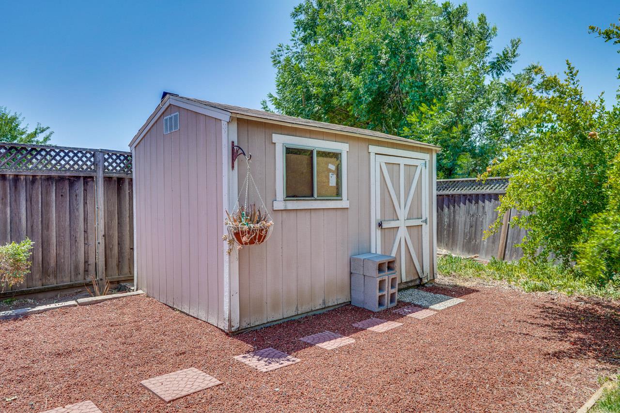 Detail Gallery Image 5 of 32 For 5179 Pebbletree Ct, San Jose,  CA 95111 - 3 Beds | 2 Baths