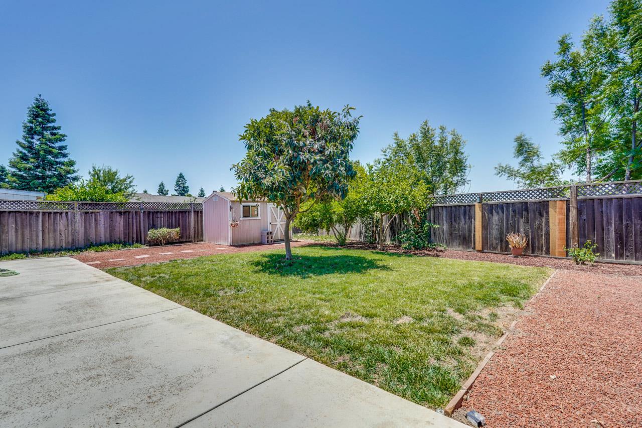 Detail Gallery Image 6 of 32 For 5179 Pebbletree Ct, San Jose,  CA 95111 - 3 Beds | 2 Baths