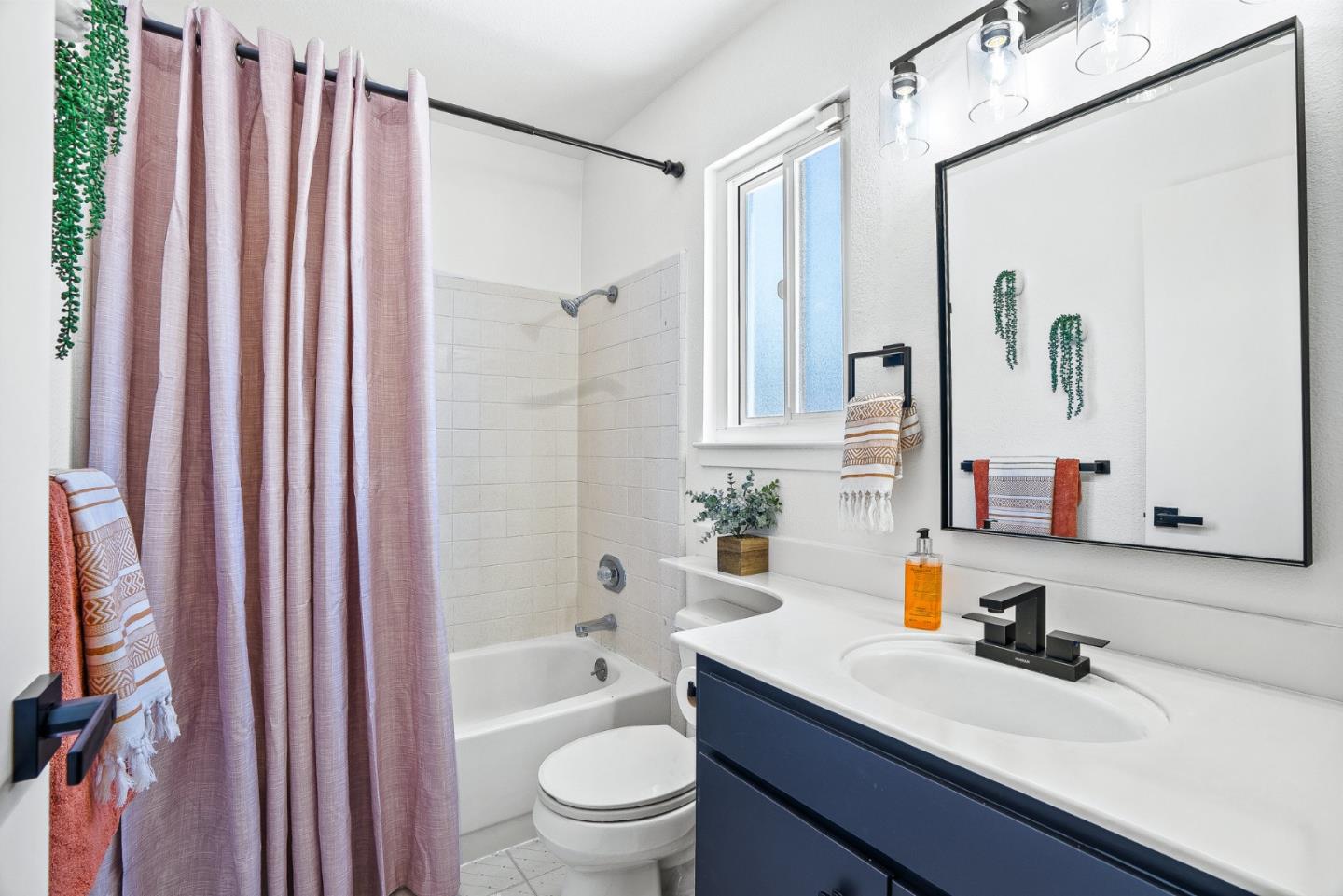 Detail Gallery Image 8 of 36 For 1138 Sherman Dr, Salinas,  CA 93907 - 3 Beds | 2 Baths