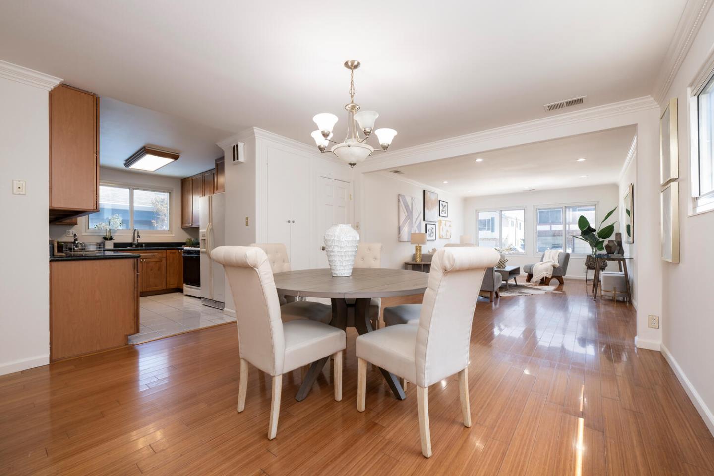 Detail Gallery Image 7 of 20 For 38 Hampshire Ave, Daly City,  CA 94015 - 3 Beds | 2 Baths