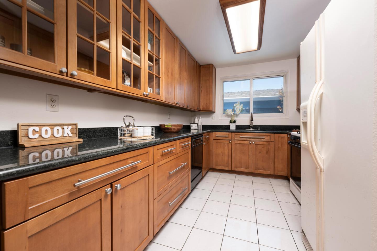 Detail Gallery Image 8 of 20 For 38 Hampshire Ave, Daly City,  CA 94015 - 3 Beds | 2 Baths
