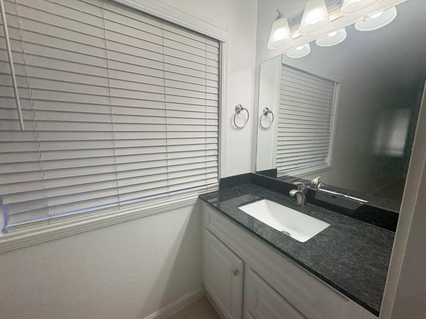 Detail Gallery Image 8 of 18 For 517 B St, San Rafael,  CA 94901 - – Beds | – Baths