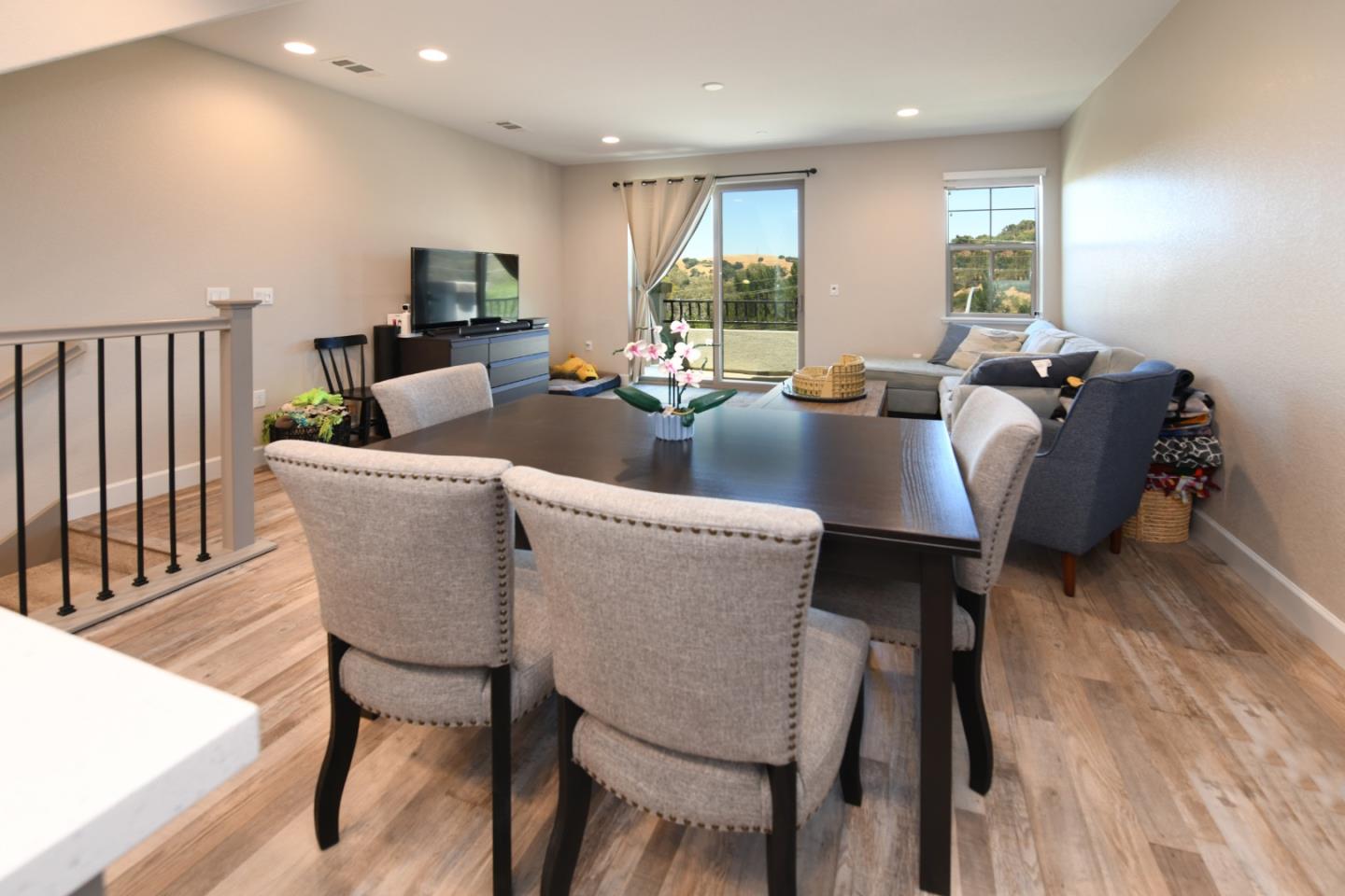 Detail Gallery Image 12 of 41 For 109 Laurel Knoll Dr, Martinez,  CA 94553 - 3 Beds | 3 Baths