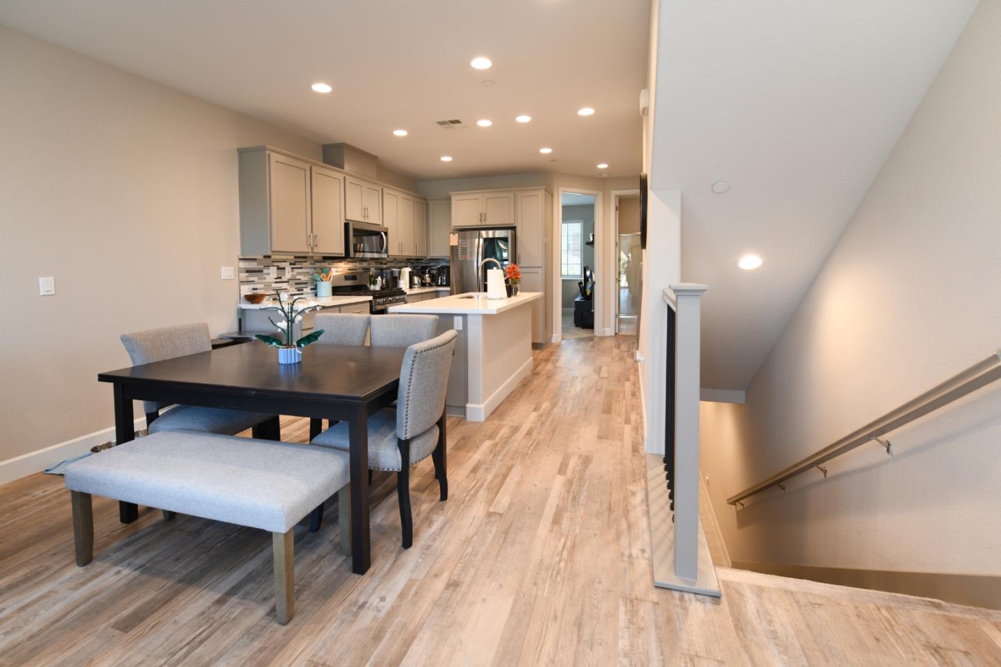 Detail Gallery Image 5 of 41 For 109 Laurel Knoll Dr, Martinez,  CA 94553 - 3 Beds | 3 Baths