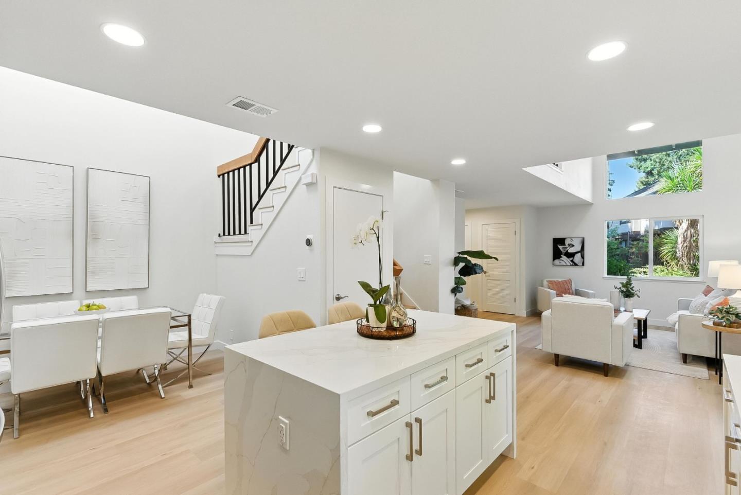 Detail Gallery Image 10 of 24 For 1477 Tyler Park Way, Mountain View,  CA 94040 - 3 Beds | 2/1 Baths