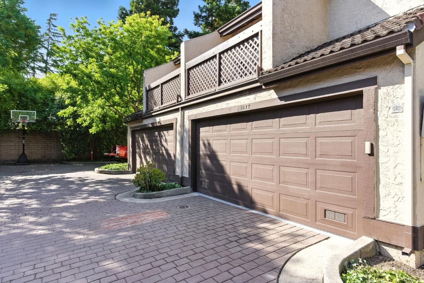 Detail Gallery Image 3 of 24 For 1477 Tyler Park Way, Mountain View,  CA 94040 - 3 Beds | 2/1 Baths