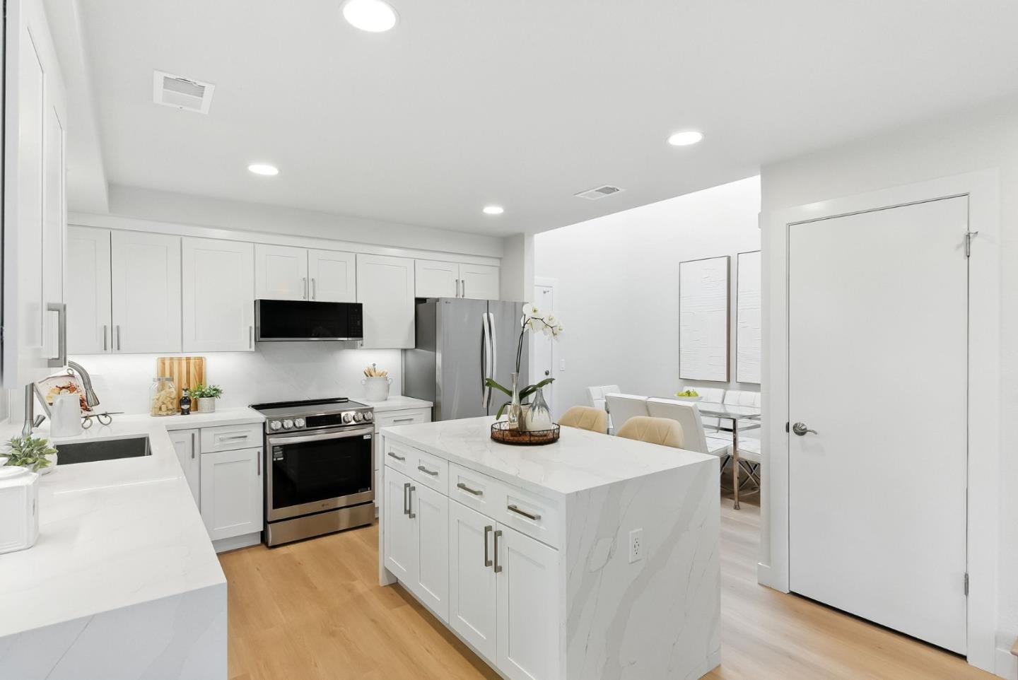 Detail Gallery Image 7 of 24 For 1477 Tyler Park Way, Mountain View,  CA 94040 - 3 Beds | 2/1 Baths