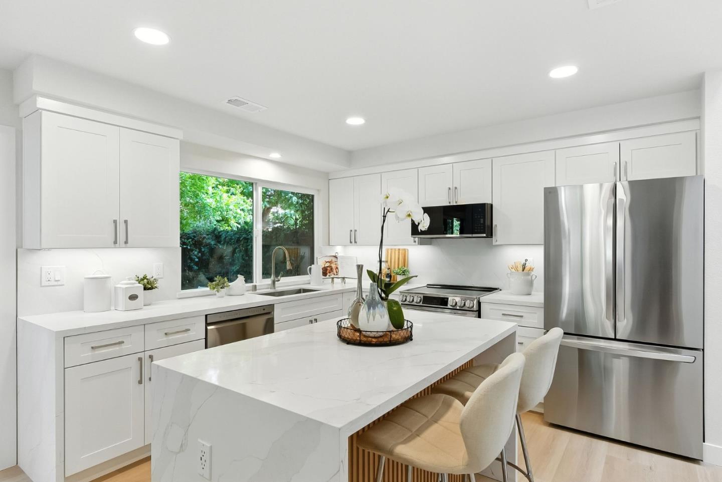 Detail Gallery Image 8 of 24 For 1477 Tyler Park Way, Mountain View,  CA 94040 - 3 Beds | 2/1 Baths