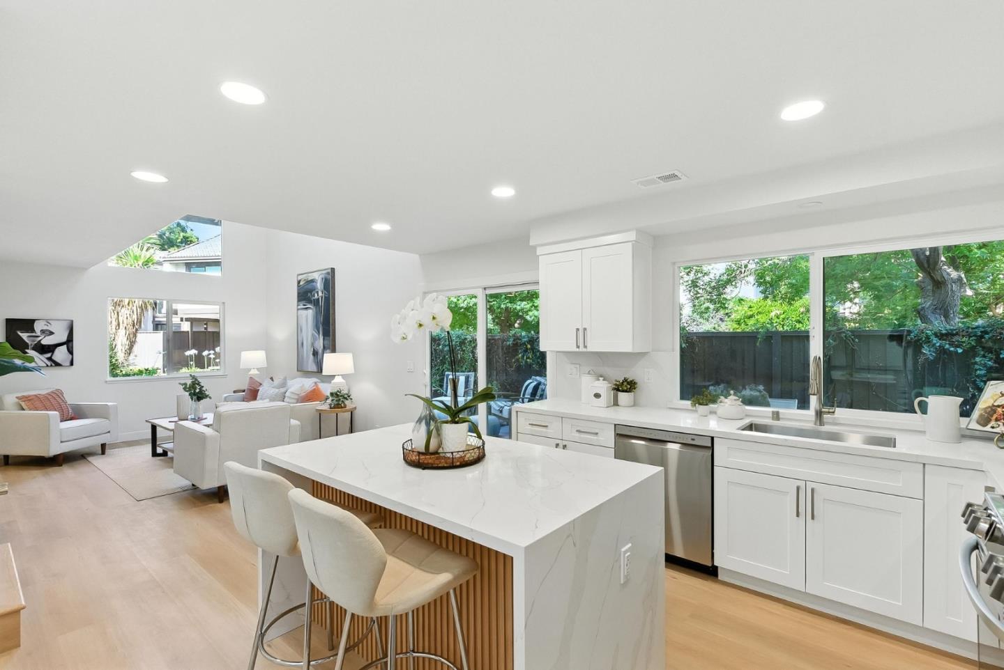 Detail Gallery Image 9 of 24 For 1477 Tyler Park Way, Mountain View,  CA 94040 - 3 Beds | 2/1 Baths