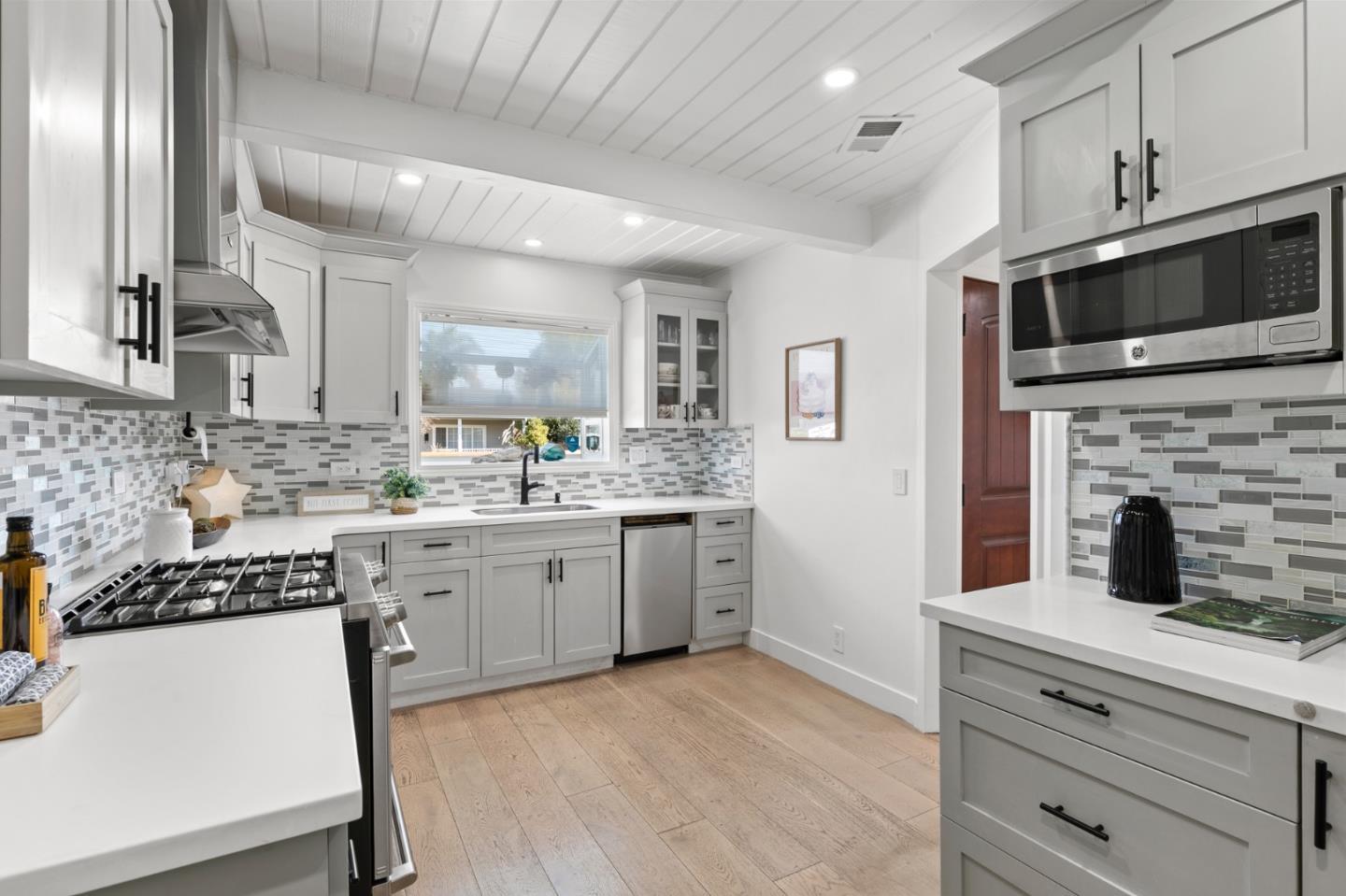 Detail Gallery Image 9 of 31 For 37177 Dutra Way, Fremont,  CA 94536 - 3 Beds | 3 Baths