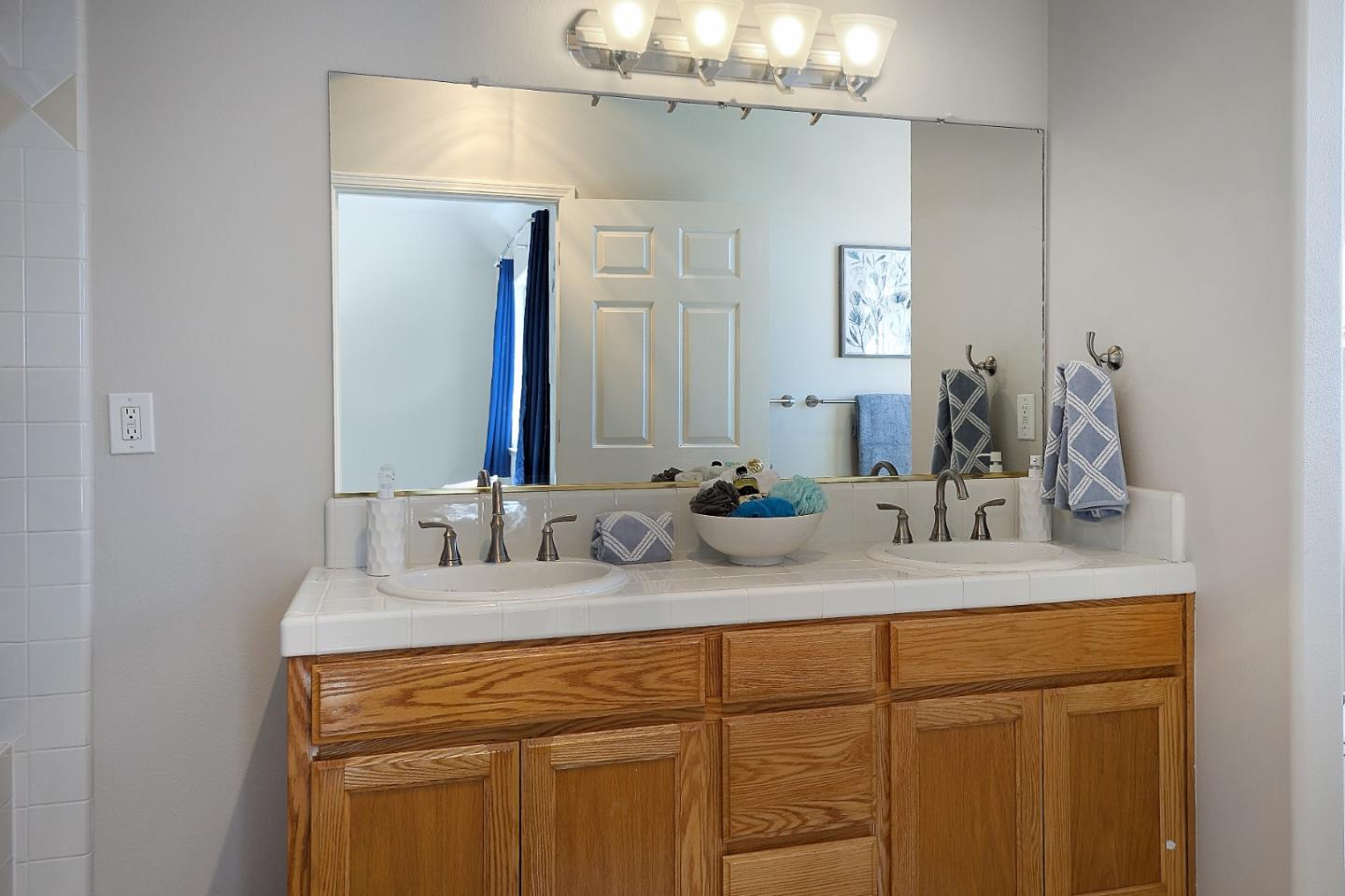 Detail Gallery Image 15 of 26 For 755 Eddy Ln, Santa Cruz,  CA 95062 - 3 Beds | 2/1 Baths