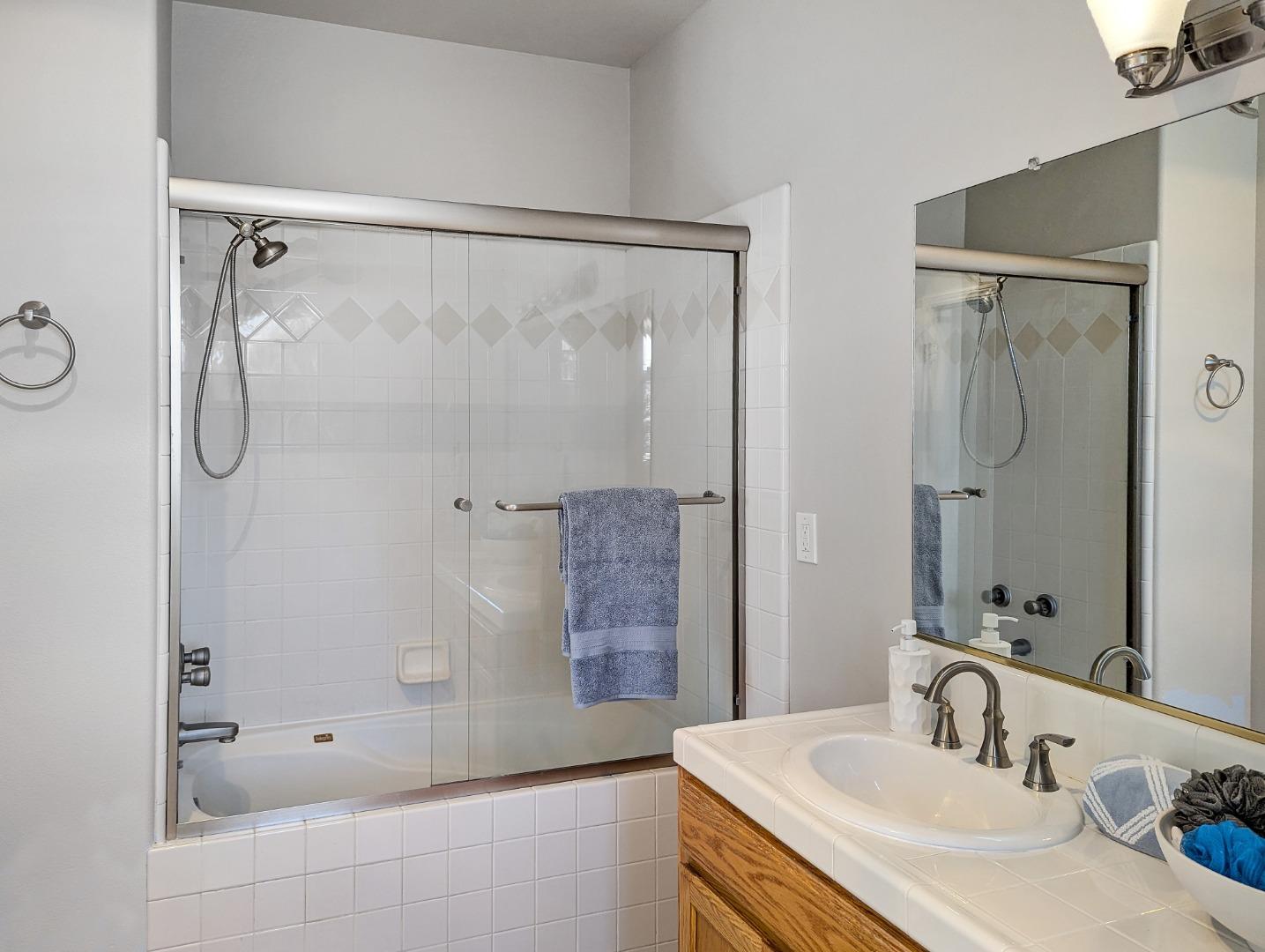 Detail Gallery Image 16 of 26 For 755 Eddy Ln, Santa Cruz,  CA 95062 - 3 Beds | 2/1 Baths