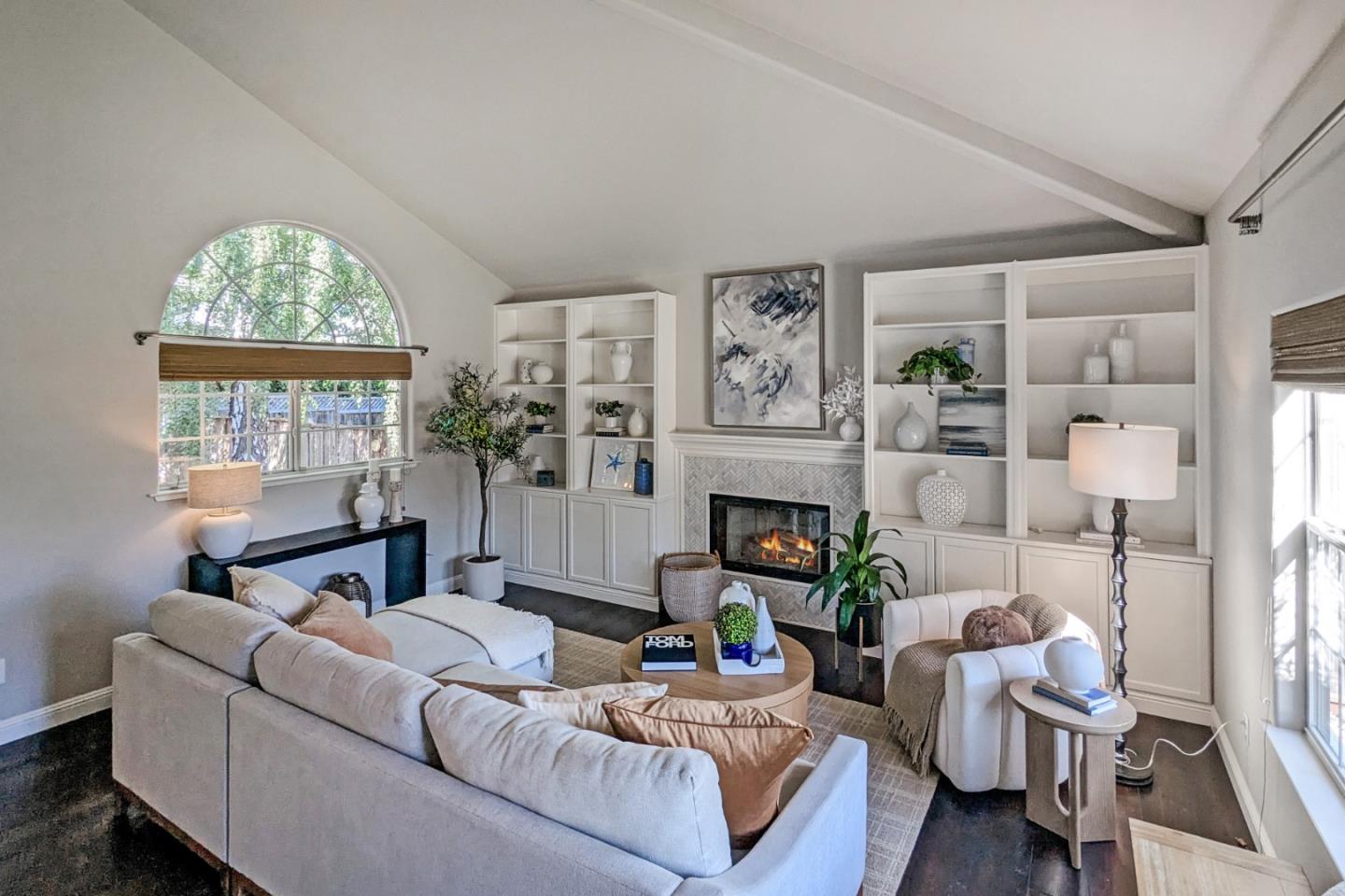 Detail Gallery Image 4 of 26 For 755 Eddy Ln, Santa Cruz,  CA 95062 - 3 Beds | 2/1 Baths