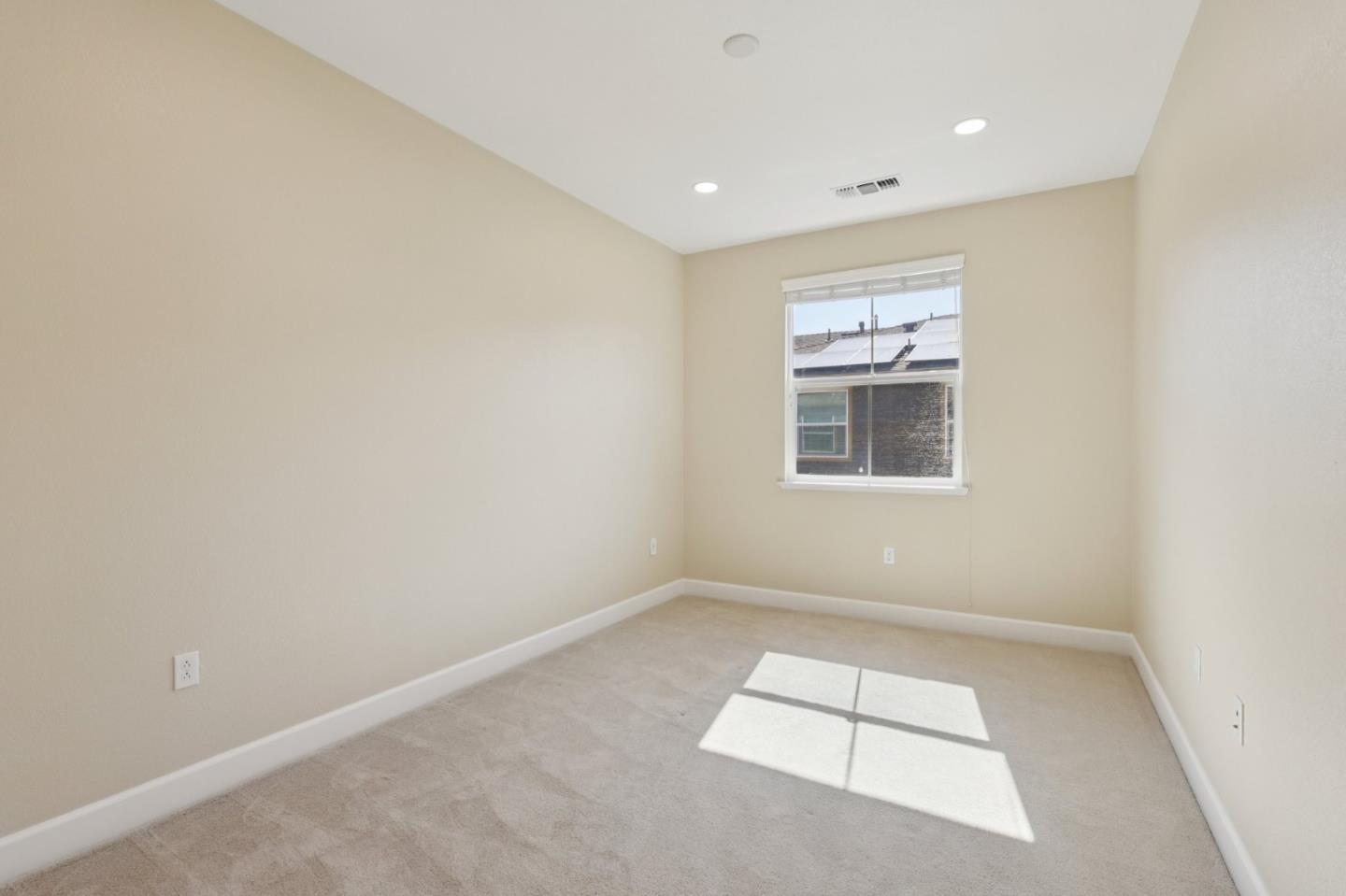 Detail Gallery Image 13 of 65 For 454 Persimmon Cmn #12,  Livermore,  CA 94551 - 3 Beds | 2/1 Baths