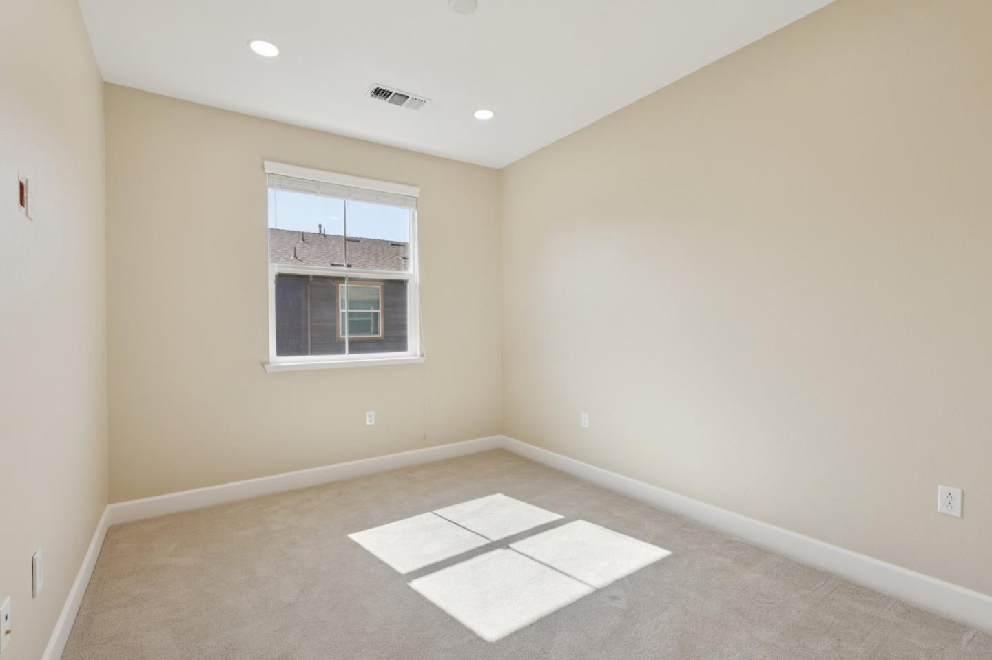 Detail Gallery Image 17 of 65 For 454 Persimmon Cmn #12,  Livermore,  CA 94551 - 3 Beds | 2/1 Baths