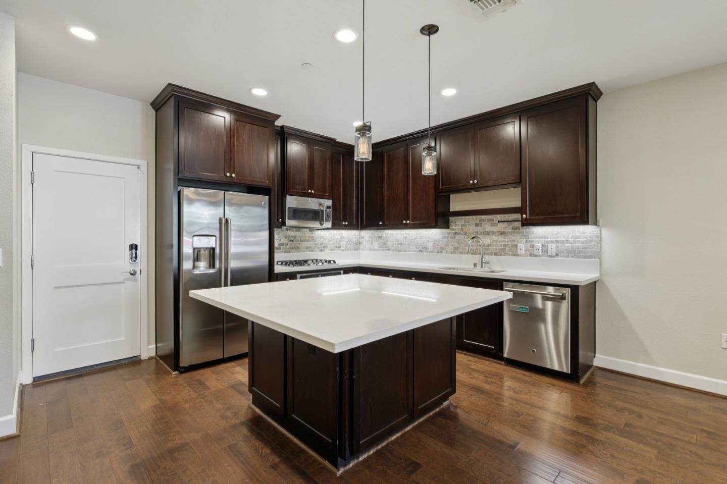 Detail Gallery Image 8 of 65 For 454 Persimmon Cmn #12,  Livermore,  CA 94551 - 3 Beds | 2/1 Baths