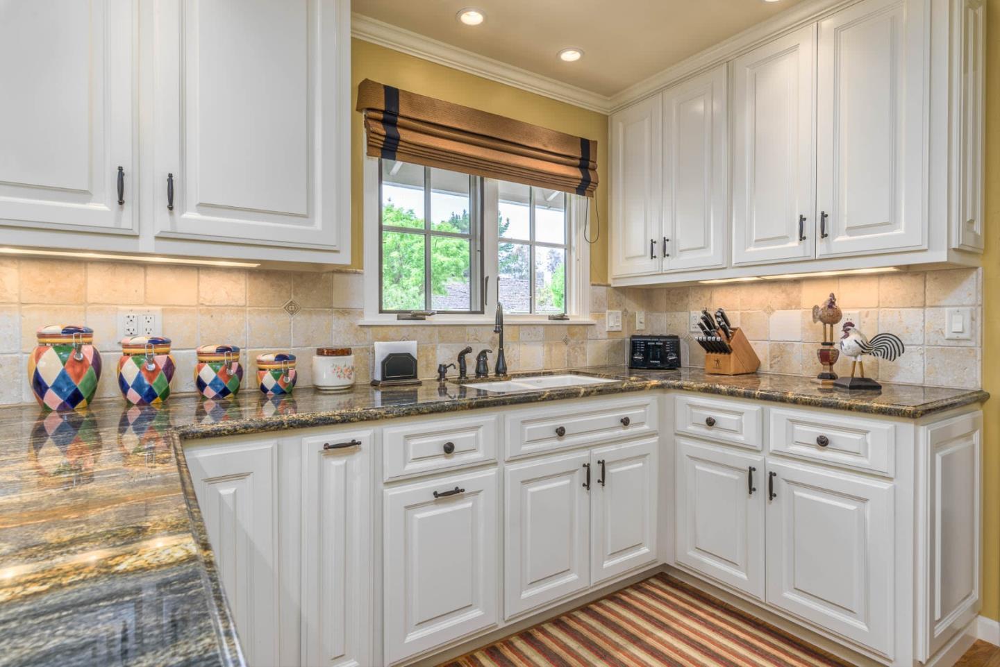 Detail Gallery Image 12 of 37 For 22310 Davenrich St, Salinas,  CA 93908 - 4 Beds | 2 Baths