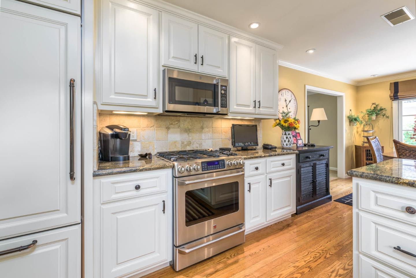 Detail Gallery Image 13 of 37 For 22310 Davenrich St, Salinas,  CA 93908 - 4 Beds | 2 Baths