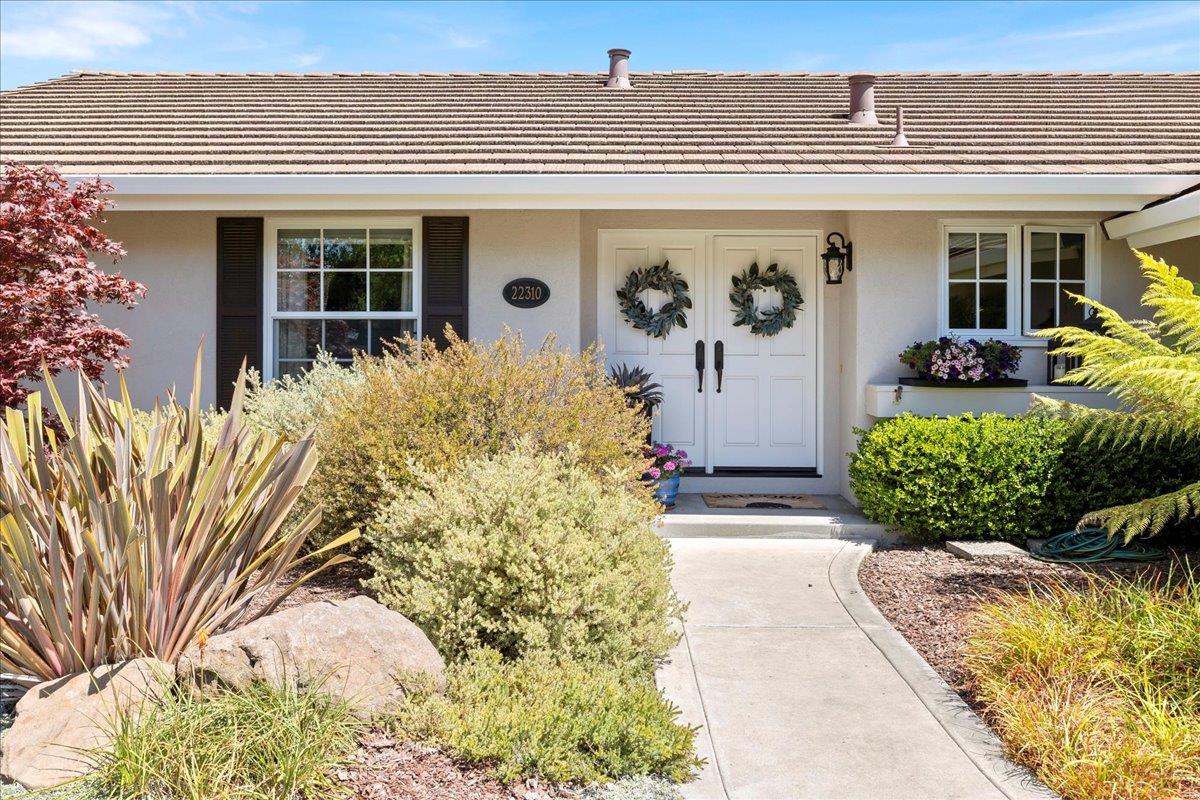 Detail Gallery Image 3 of 37 For 22310 Davenrich St, Salinas,  CA 93908 - 4 Beds | 2 Baths