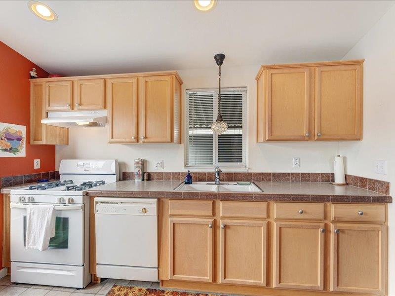 Detail Gallery Image 14 of 28 For 1625 #16 Brommer St #16,  Santa Cruz,  CA 95062 - 3 Beds | 2 Baths