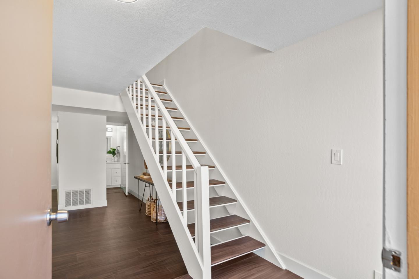 Detail Gallery Image 13 of 32 For 512 S Cascade Ter, Sunnyvale,  CA 94087 - 3 Beds | 2/1 Baths