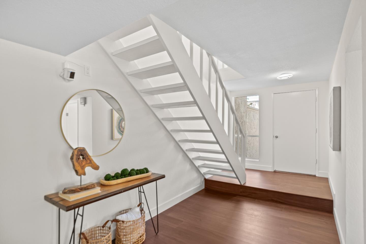 Detail Gallery Image 14 of 32 For 512 S Cascade Ter, Sunnyvale,  CA 94087 - 3 Beds | 2/1 Baths