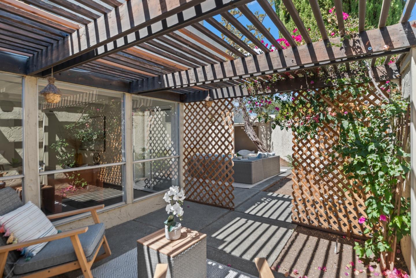 Detail Gallery Image 31 of 32 For 512 S Cascade Ter, Sunnyvale,  CA 94087 - 3 Beds | 2/1 Baths