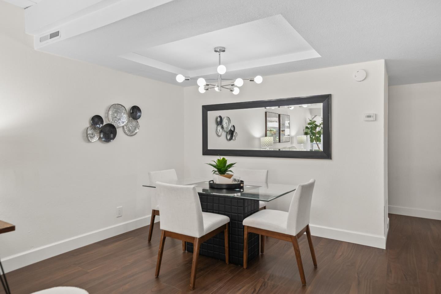 Detail Gallery Image 6 of 32 For 512 S Cascade Ter, Sunnyvale,  CA 94087 - 3 Beds | 2/1 Baths