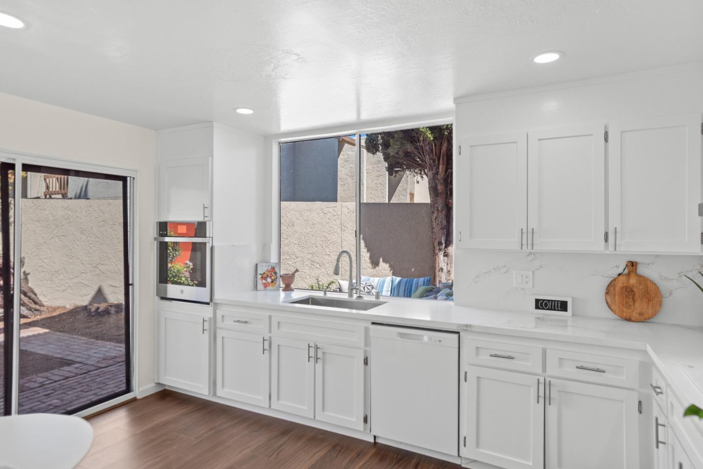 Detail Gallery Image 7 of 32 For 512 S Cascade Ter, Sunnyvale,  CA 94087 - 3 Beds | 2/1 Baths