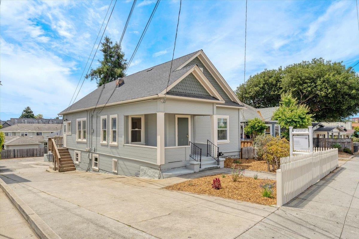 Detail Gallery Image 2 of 32 For 412- 412.5 Broadway, Santa Cruz,  CA 95060 - – Beds | – Baths