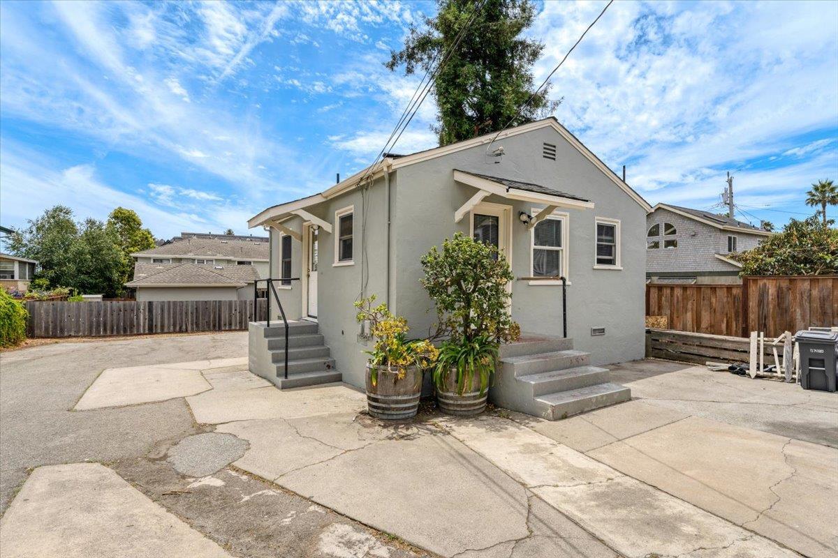 Detail Gallery Image 26 of 32 For 412- 412.5 Broadway, Santa Cruz,  CA 95060 - – Beds | – Baths